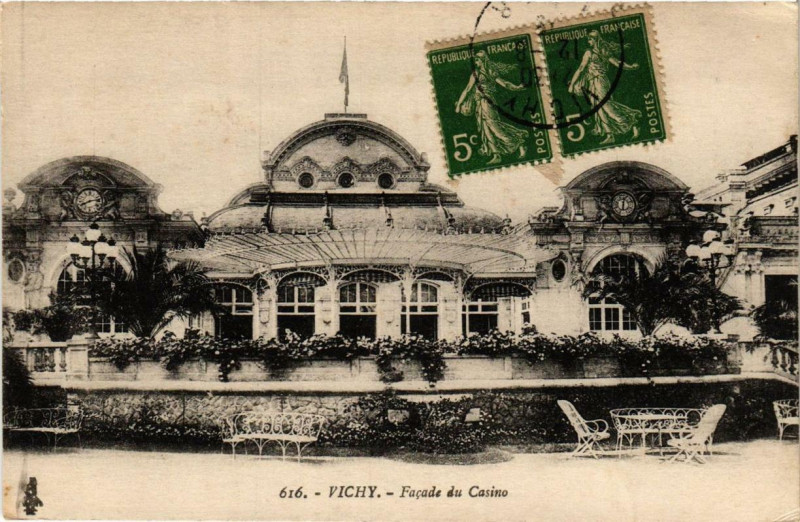 Carte postale ancienne Vichy Facade du Casino à Vichy