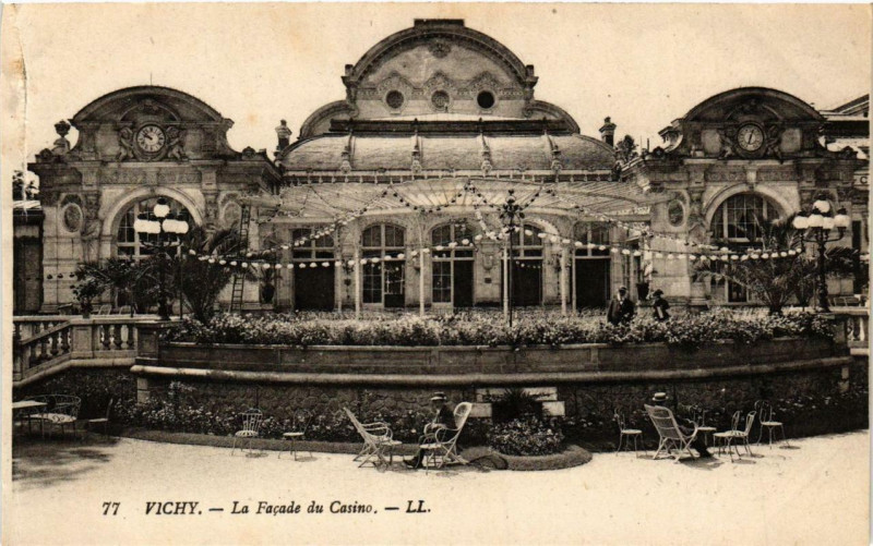 Carte postale ancienne Vichy La Facade du Casino à Vichy
