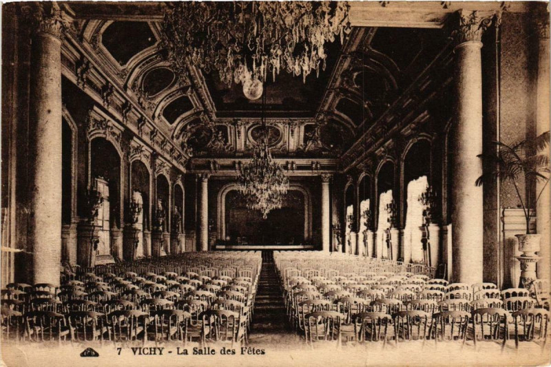 Carte postale ancienne Vichy La Salle des Fetes à Vichy