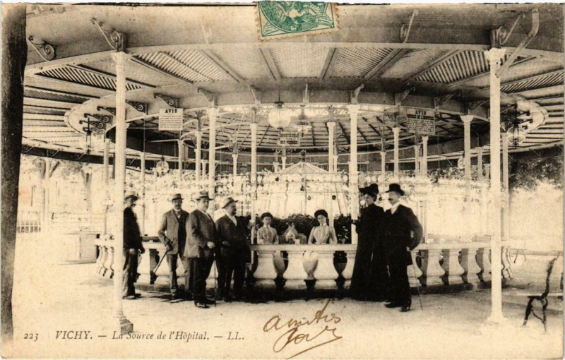 Carte postale ancienne Vichy La Source de l'Hopital à Vichy