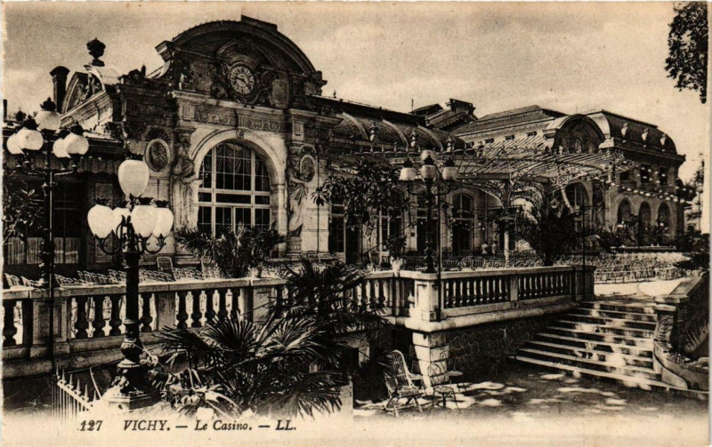 Carte postale ancienne Vichy Le Casino à Vichy