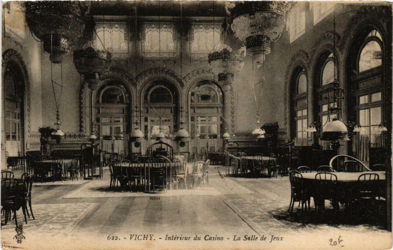 Carte postale ancienne Vichy Intérieur du Casino La Salle de Jeux à Vichy