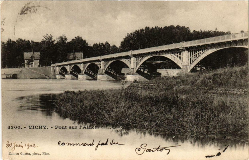 Carte postale ancienne Vichy Pont sur l'Allier à Vichy