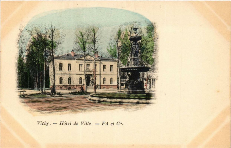 Carte postale ancienne Vichy Hotel de Ville à Vichy