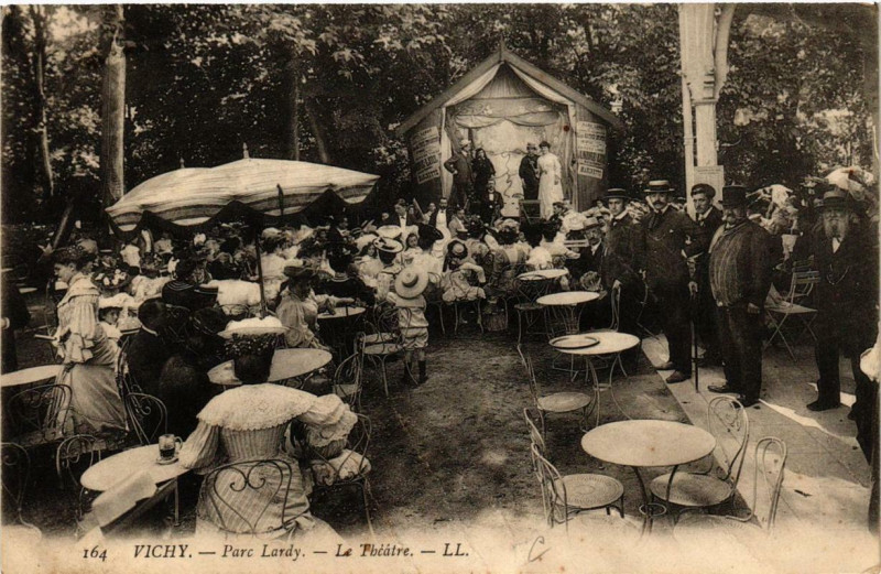 Carte postale ancienne Vichy Parc Lardy à Vichy