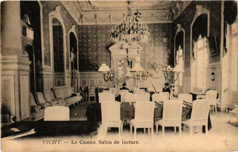 Carte postale ancienne Vichy Le Casino Salon de lecture à Vichy