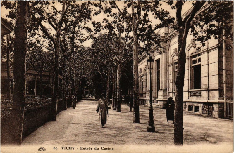 Carte postale ancienne Vichy Entrée du Casino à Vichy