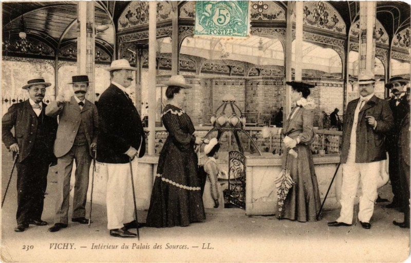 Carte postale ancienne Vichy Intérieur du Palais des Sources à Vichy
