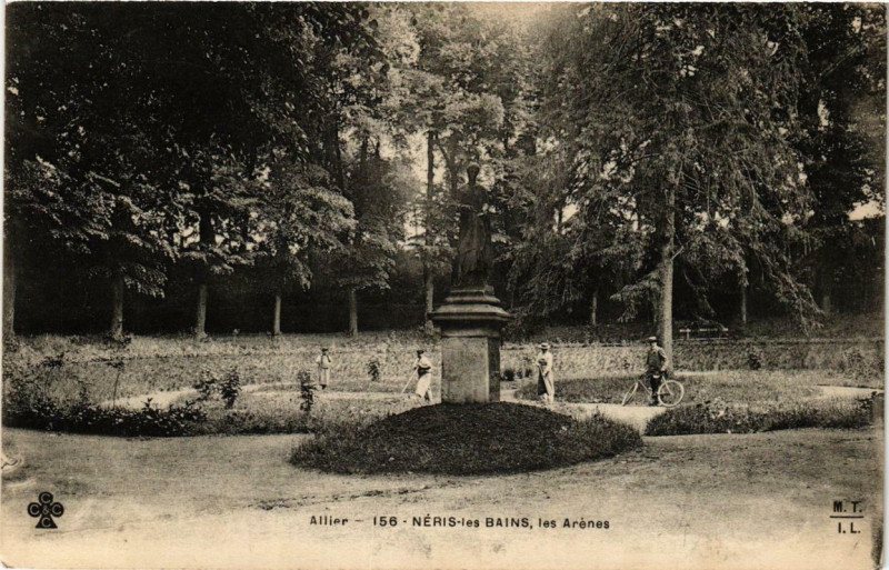 Carte postale ancienne Neris-les-Bains Les Arenes à Néris-les-Bains