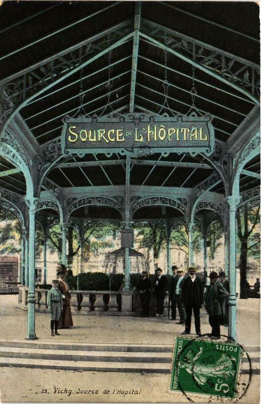 Carte postale ancienne Vichy Source de l'Hopital à Vichy