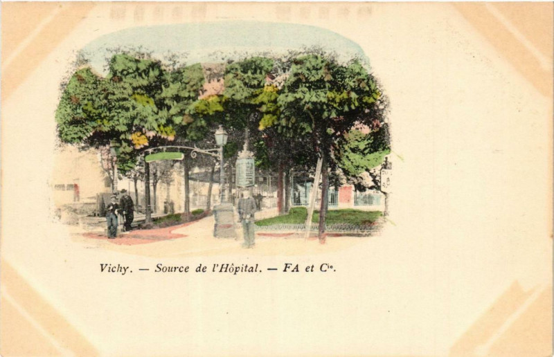 Carte postale ancienne Vichy Source de l'Hopital à Vichy