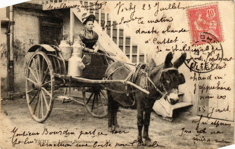 Carte postale ancienne Vichy Laitiere Bourbonnais à Vichy
