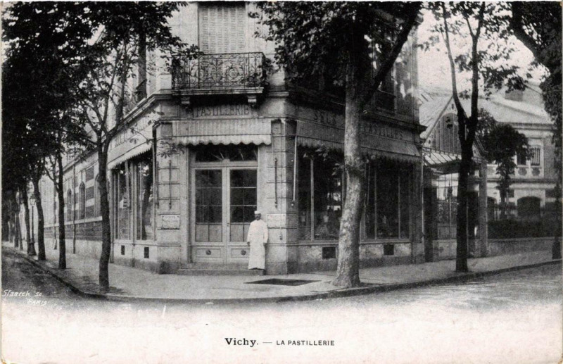 Carte postale ancienne Vichy La Pastillerie à Vichy