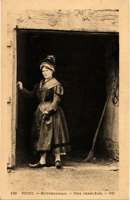Carte postale ancienne Vichy Bourbonnais Une Fermiere à Vichy
