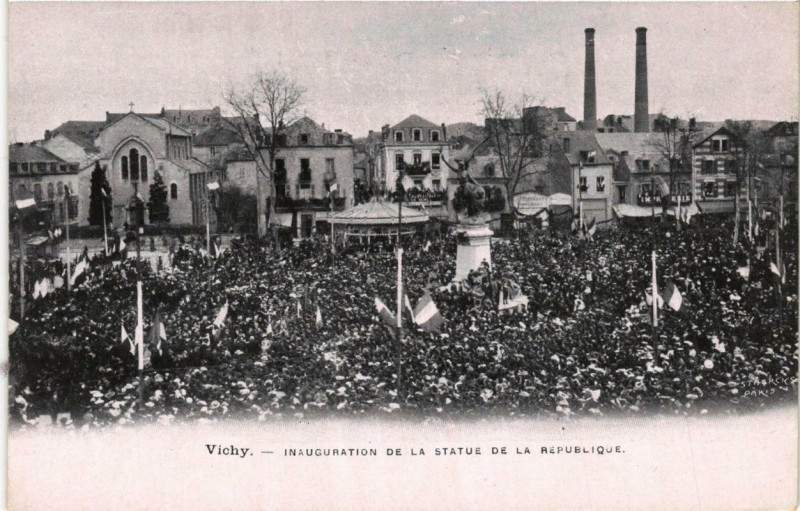 Carte postale ancienne Vichy Inauguration de la Statue de la Republique à Vichy