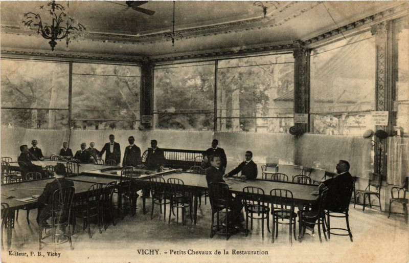 Carte postale ancienne Vichy Petits Chevaux de la Restauration à Vichy