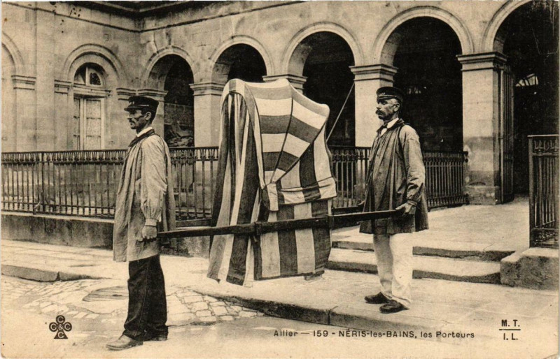 Carte postale ancienne Neris-les-Bains Les Porteurs à Néris-les-Bains