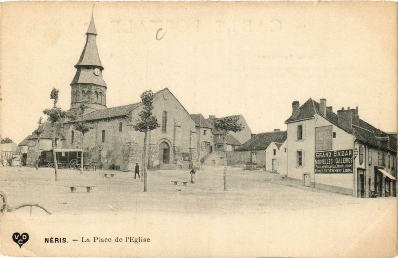 Carte postale ancienne Neris-les-Bains La Place de l'Eglise à Néris-les-Bains