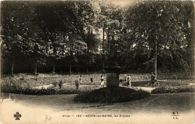 Carte postale ancienne Neris-les-Bains Les Arenes à Néris-les-Bains