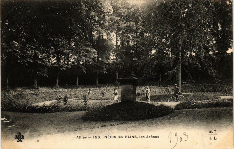 Carte postale ancienne Neris-les-Bains Les Arenes à Néris-les-Bains