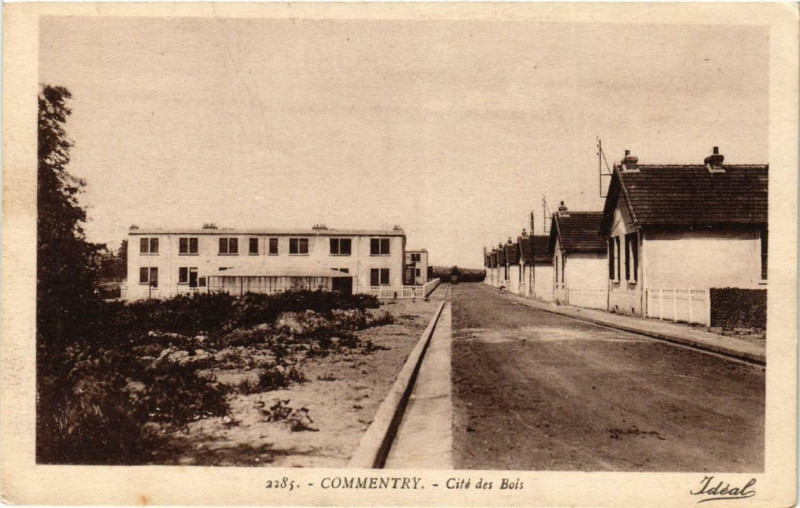 Carte postale ancienne Commentry Cité des Bois à Commentry