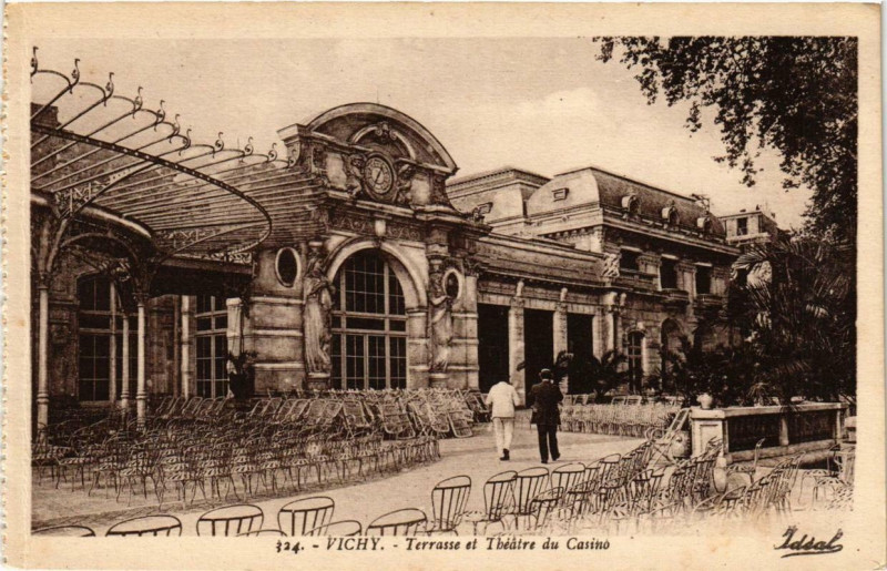 Carte postale ancienne Vichy Terrasse et Théatre du Casino à Vichy