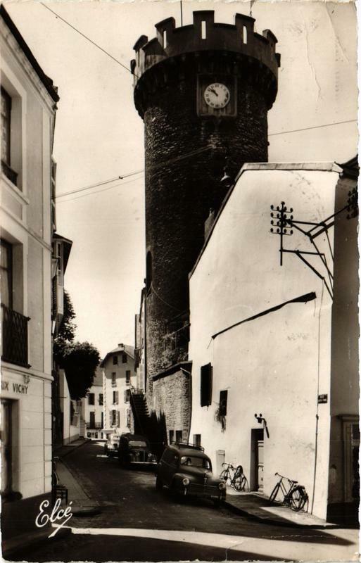 Carte postale ancienne Vichy La Tour de l'Horloge à Vichy