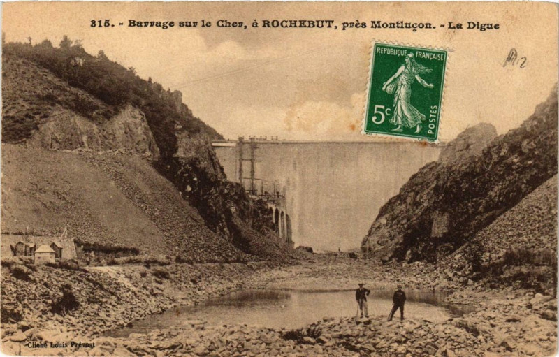 Carte postale ancienne Barrage sur le Cher a Rochebut pres Montlucon à Montluçon