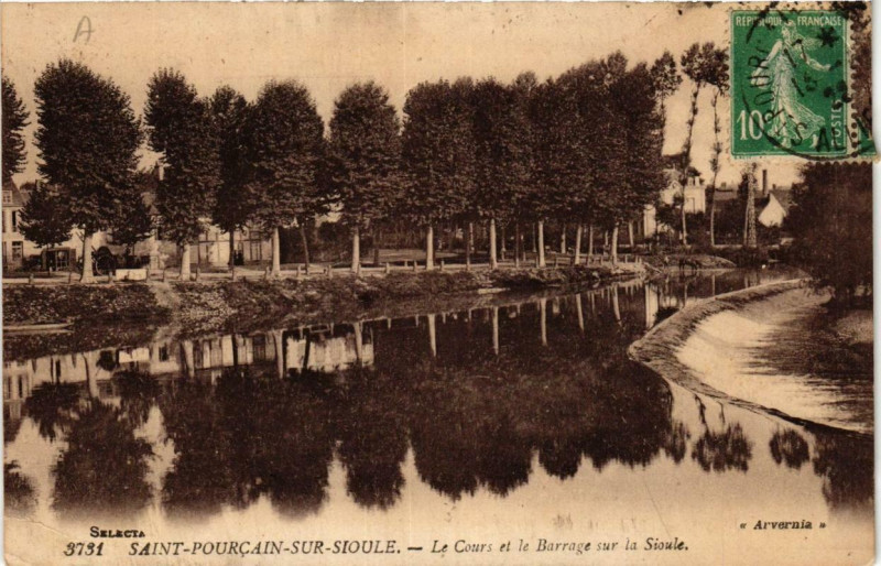 Carte postale ancienne Saint-Pourcain-sur-Sioule Le Cours et le Barrage sur la Sioule à Saint-Pourçain-sur-Sioule