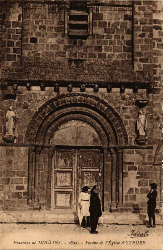 Carte postale ancienne Env. de Moulins Porche de l'Eglise d'Yzeure à Moulins