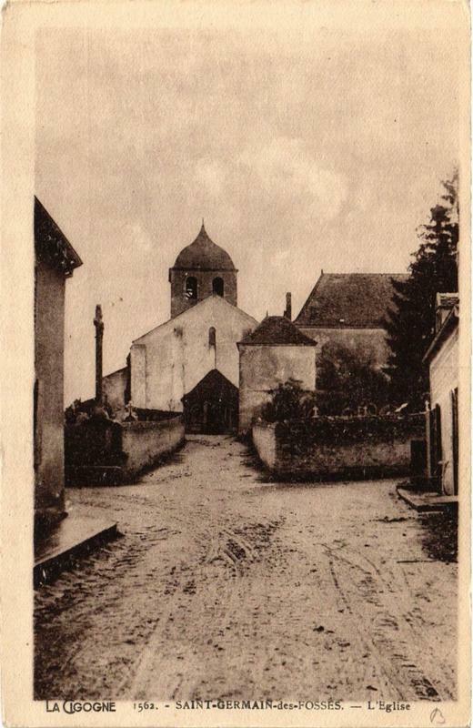 Carte postale ancienne Saint-Germain-des-Fosses L'Eglise à Saint-Germain-des-Fossés