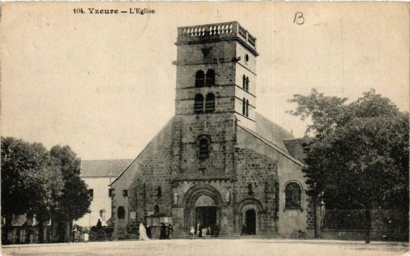 Carte postale ancienne Yzeure L'Eglise à Yzeure