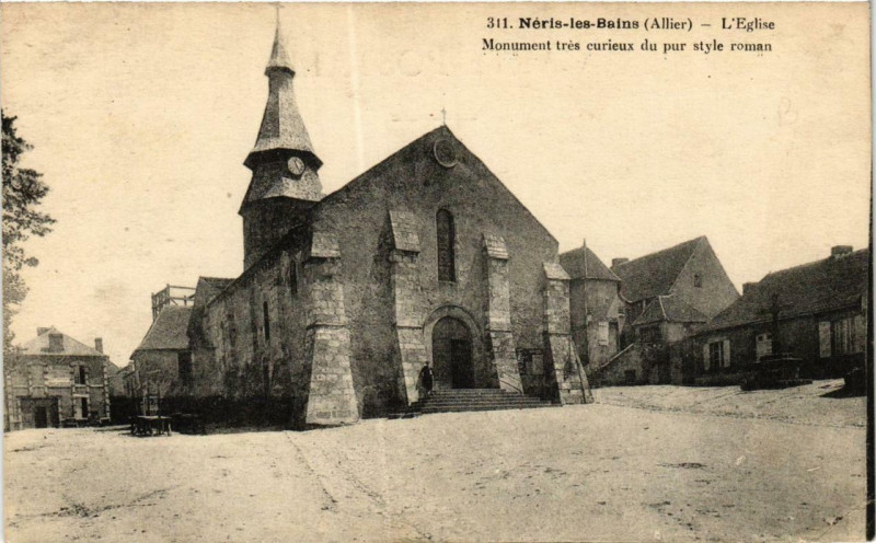 Carte postale ancienne Neris-les-Bains L'Eglise Monument trés curieux du pur style ro à Néris-les-Bains