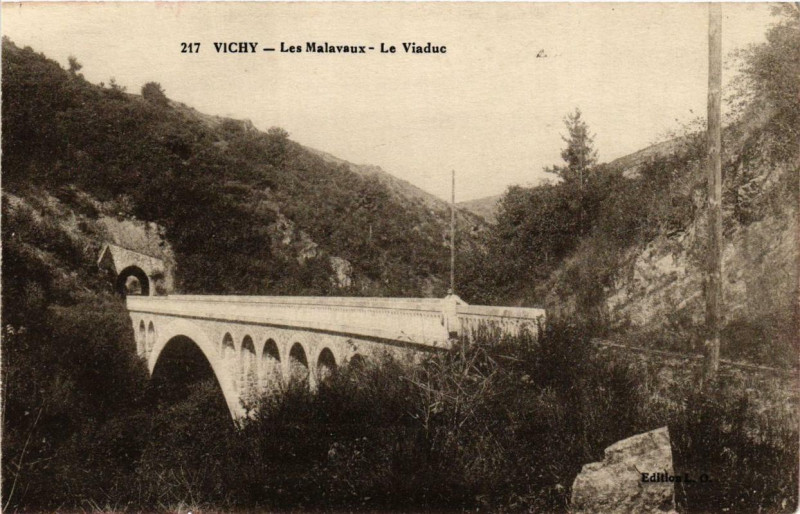 Carte postale ancienne Vichy Les Malavaux Le Viaduc à Vichy