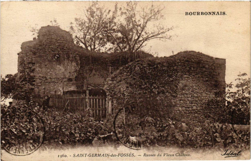 Carte postale ancienne Saint-Germain-des-Fosses Ruines du Vieux Chateau à Saint-Germain-des-Fossés