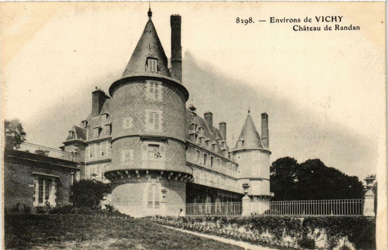 Carte postale ancienne Env. de Vichy Chateau de Randan à Vichy