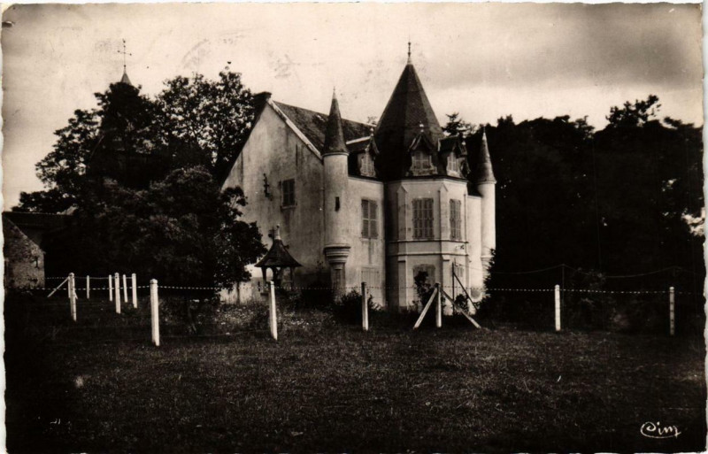 Carte postale ancienne Saint-Pont Chateau de Bellevue à Saint-Pont