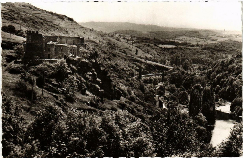 Carte postale ancienne Chouvigny Le Chateau à Chouvigny