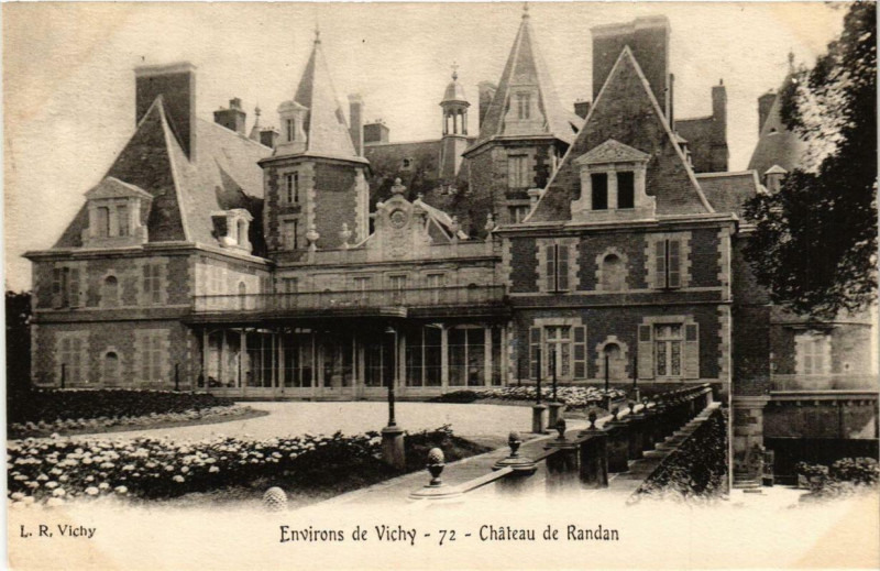 Carte postale ancienne Env. de Vichy Chateau de Randan à Vichy