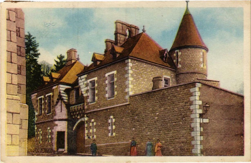 Carte postale ancienne Lapalisse Entrée du Chateau à Lapalisse