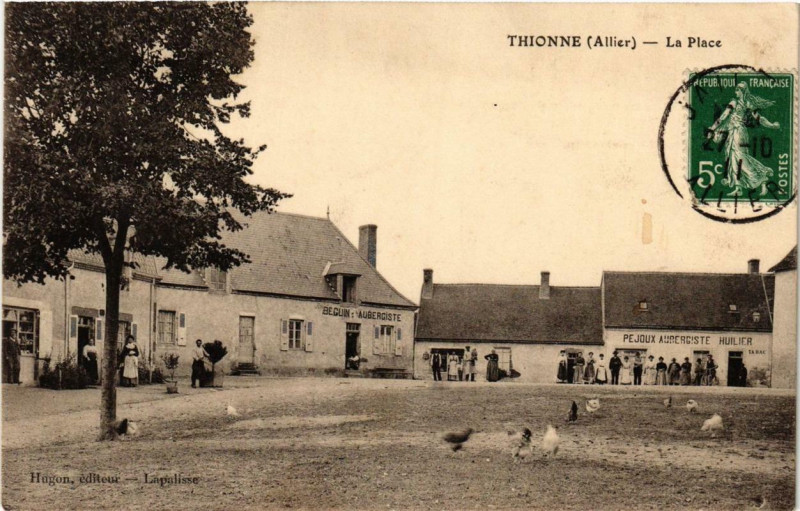 Carte postale ancienne Thionne La Place à Thionne