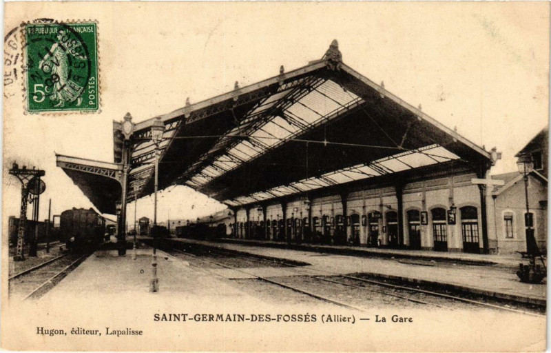 Carte postale ancienne Saint-Germain-des-Fosses La Gare à Saint-Germain-des-Fossés