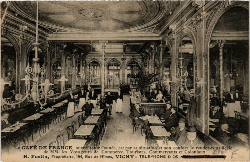 Carte postale ancienne Vichy Café de France à Vichy