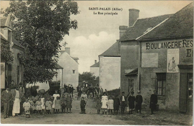 Carte postale ancienne Saint-Palais Rue Principale à Saint-Palais