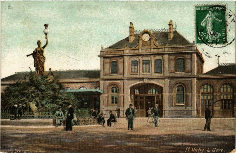 Carte postale ancienne Vichy La Gare à Vichy