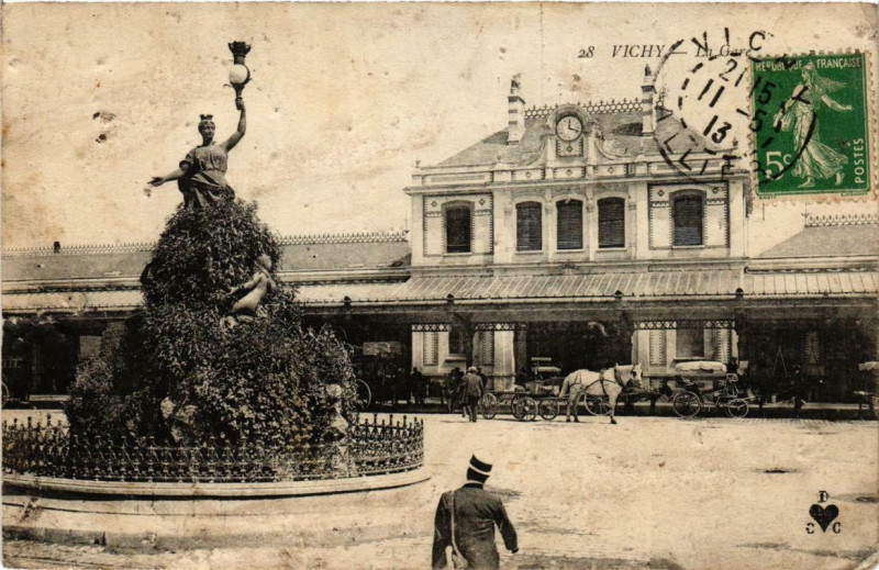 Carte postale ancienne Vichy La Gare à Vichy