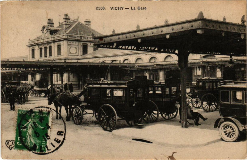Carte postale ancienne Vichy La Gare à Vichy