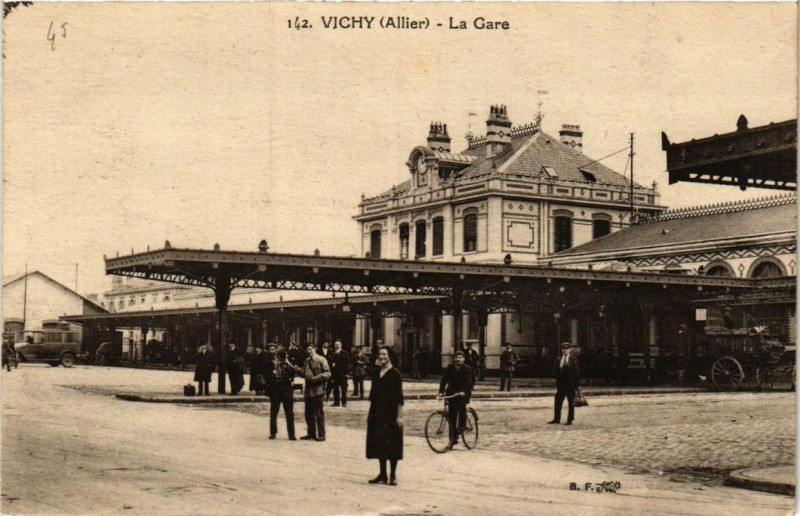 Carte postale ancienne Vichy La Gare à Vichy