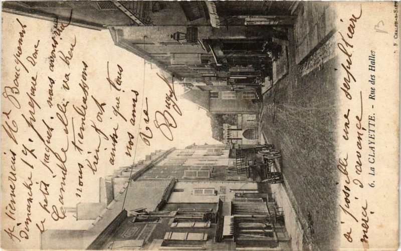 Carte postale ancienne La Clayette Rue des Halles à La Clayette