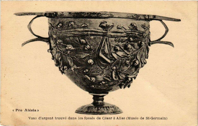 Carte postale ancienne Musée de Saint-Germain Vase d'argent trouvé
